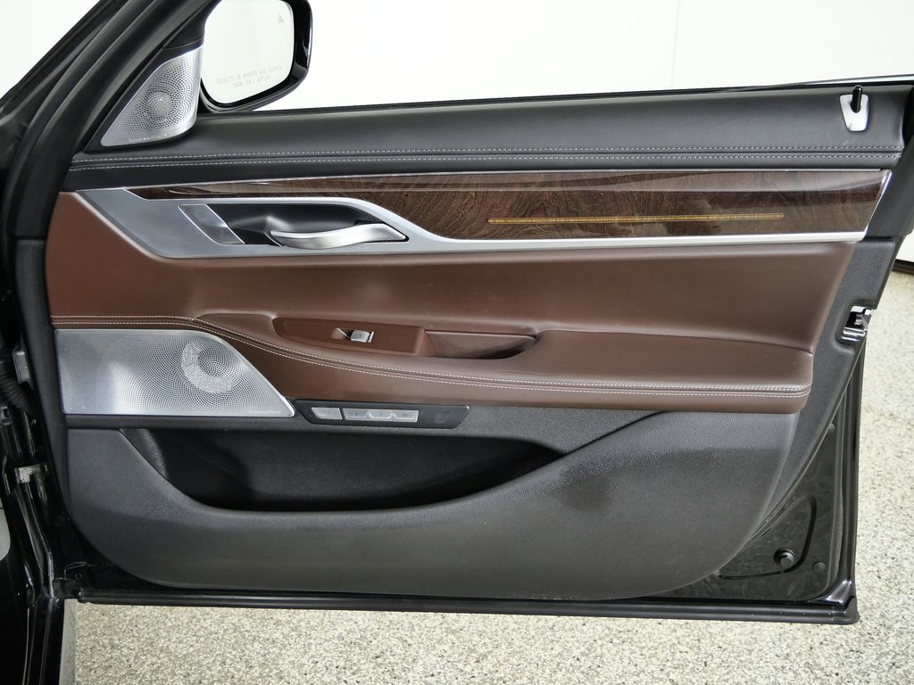 Thumbnail: 2016 BMW 7 Series - 20
