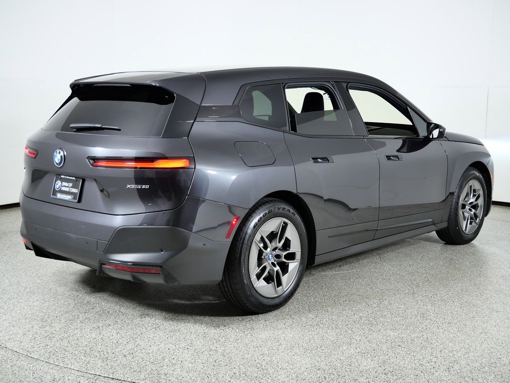 Thumbnail: 2022 BMW iX - 11