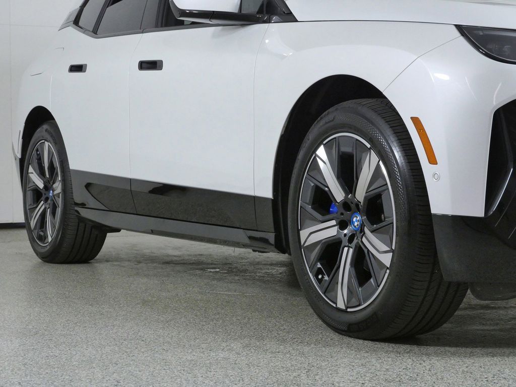 Thumbnail: 2024 BMW iX - 7