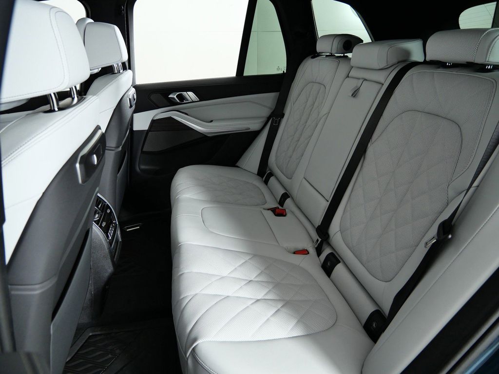 Thumbnail: 2026 BMW X5 - 33