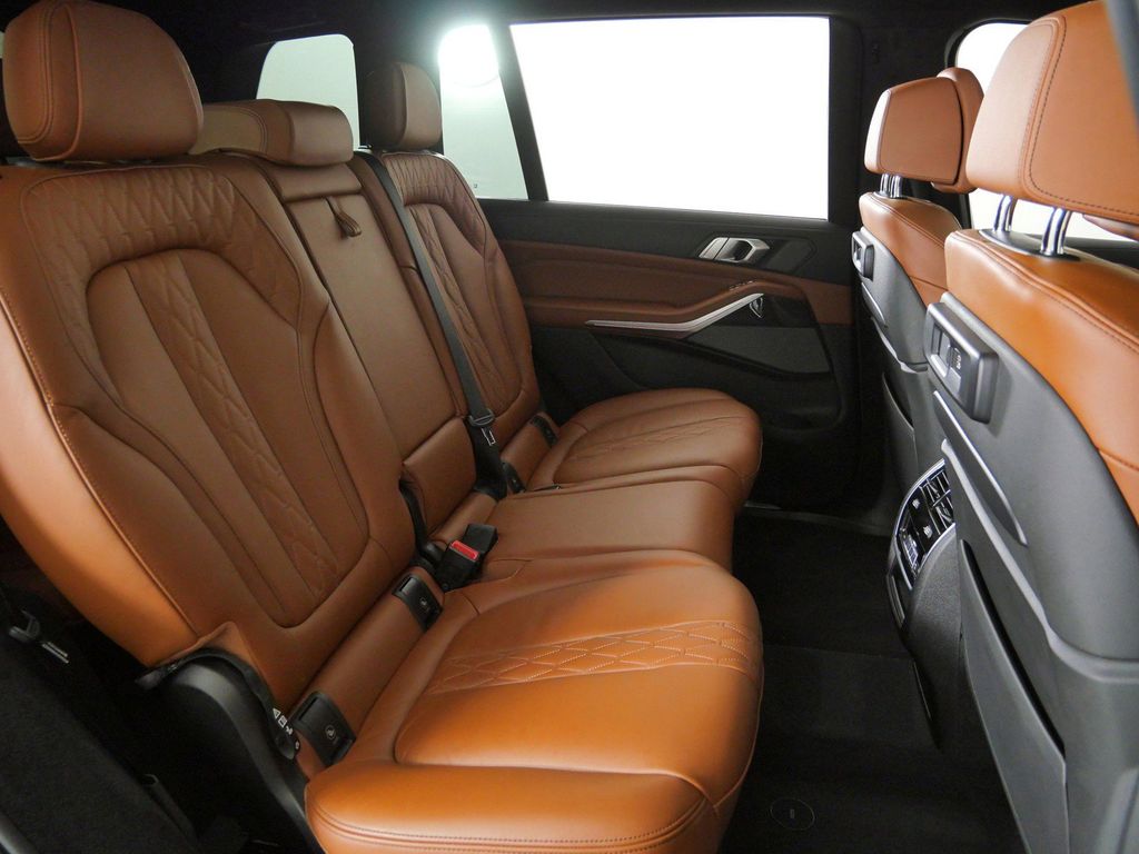 Thumbnail: 2021 BMW X7 - 26