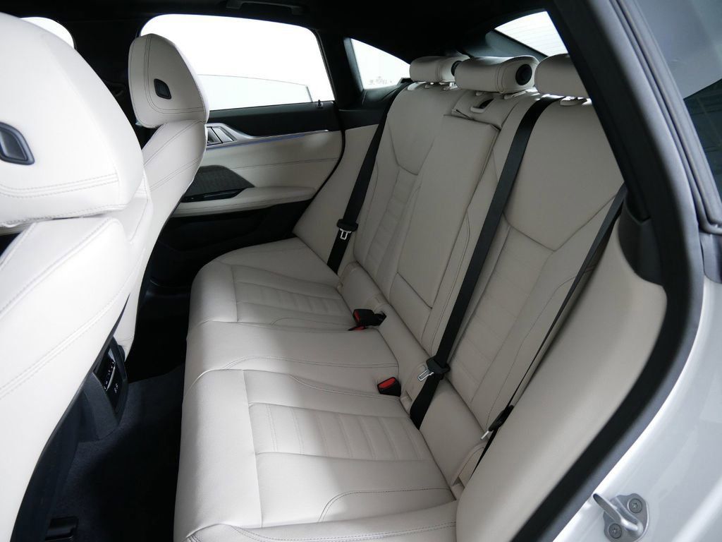 Thumbnail: 2025 BMW i4 - 34