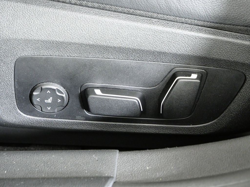 Thumbnail: 2025 BMW i4 - 43