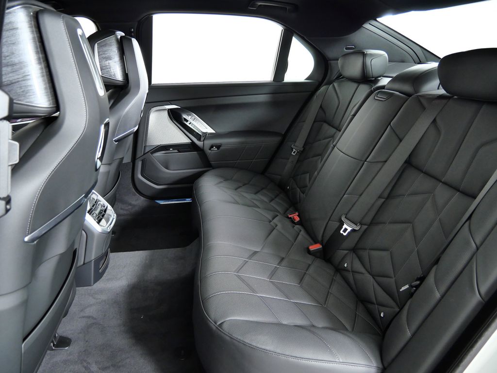 Thumbnail: 2025 BMW 7 Series - 31