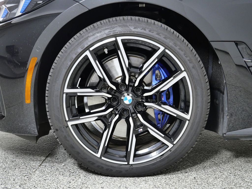 Thumbnail: 2025 BMW i4 - 21