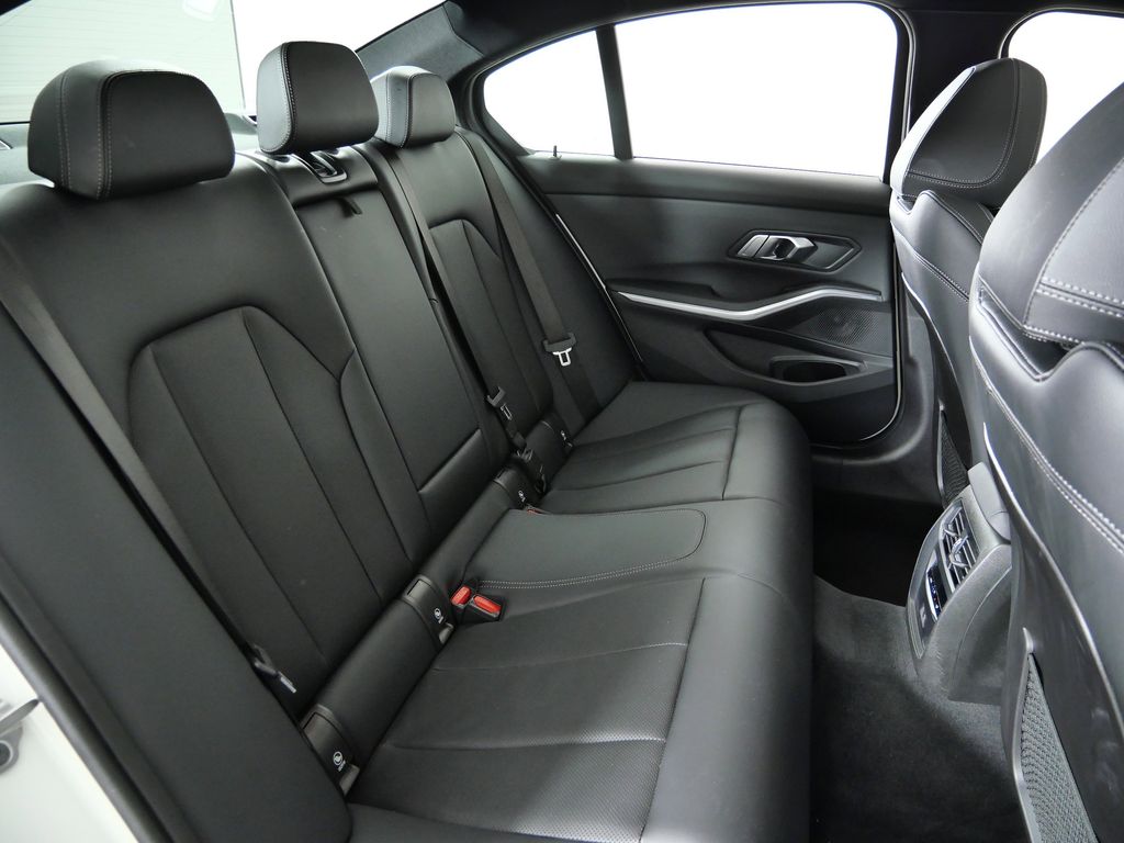 Thumbnail: 2023 BMW 3 Series - 31