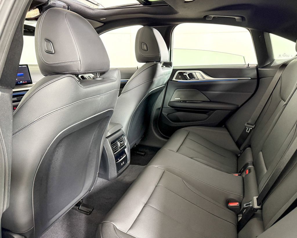 Thumbnail: 2025 BMW i4 - 32