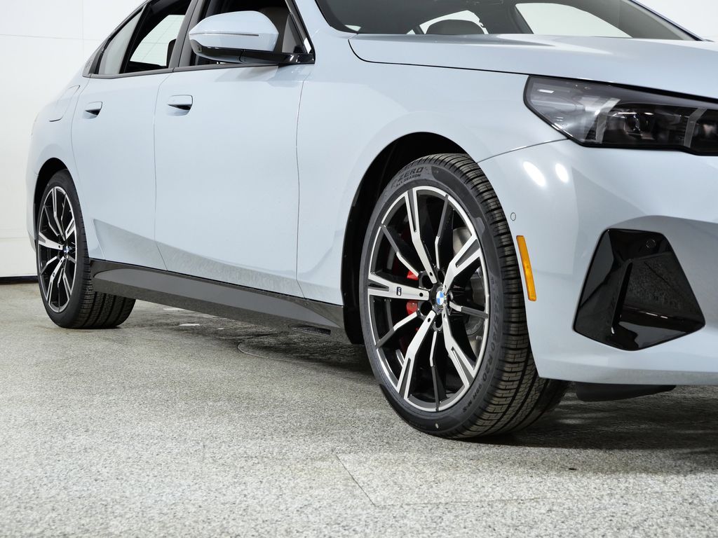 Thumbnail: 2026 BMW 5 Series - 6