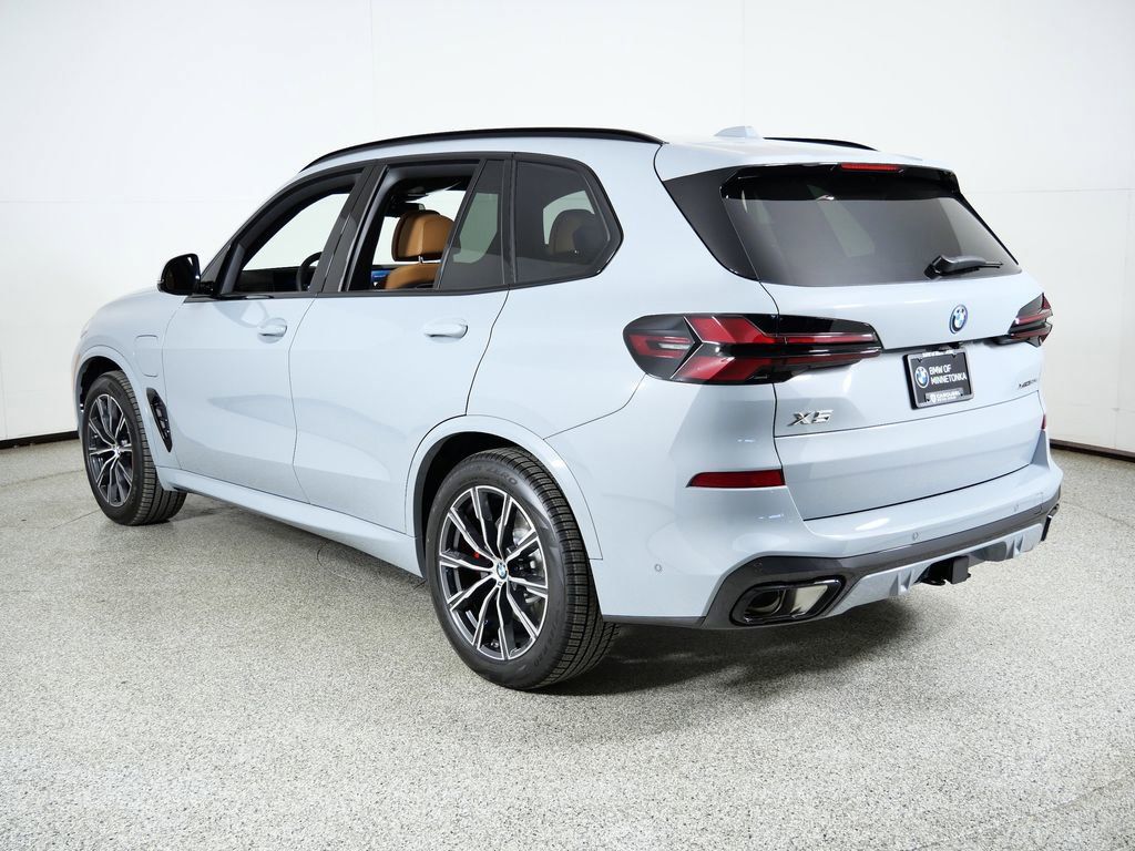 Thumbnail: 2026 BMW X5 - 16