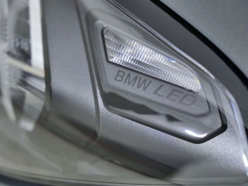 Thumbnail: 2026 BMW 3 Series - 4