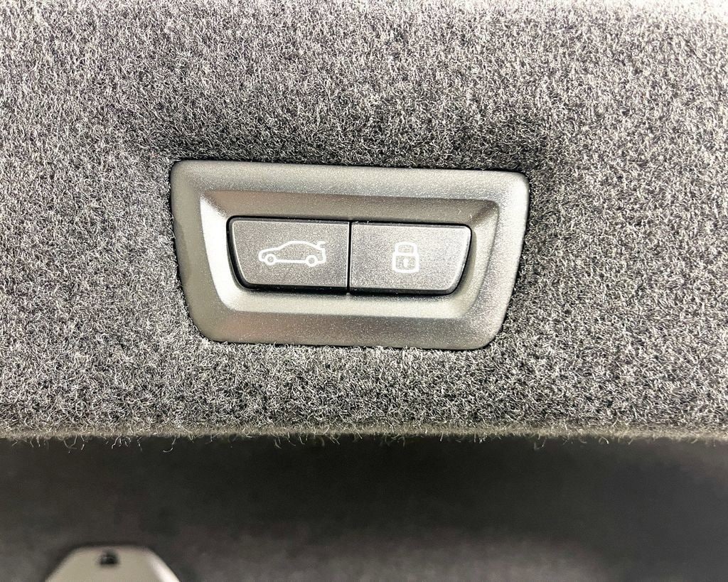 Thumbnail: 2025 BMW 7 Series - 19