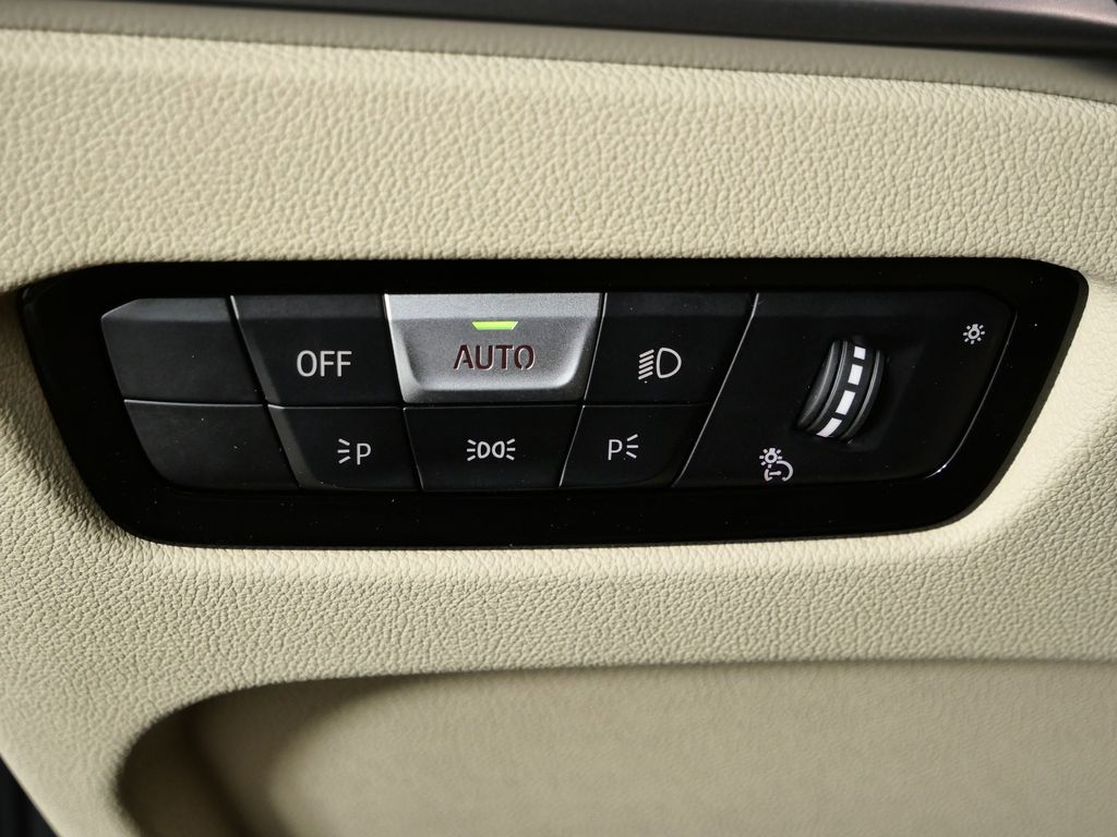 Thumbnail: 2026 BMW i4 - 39