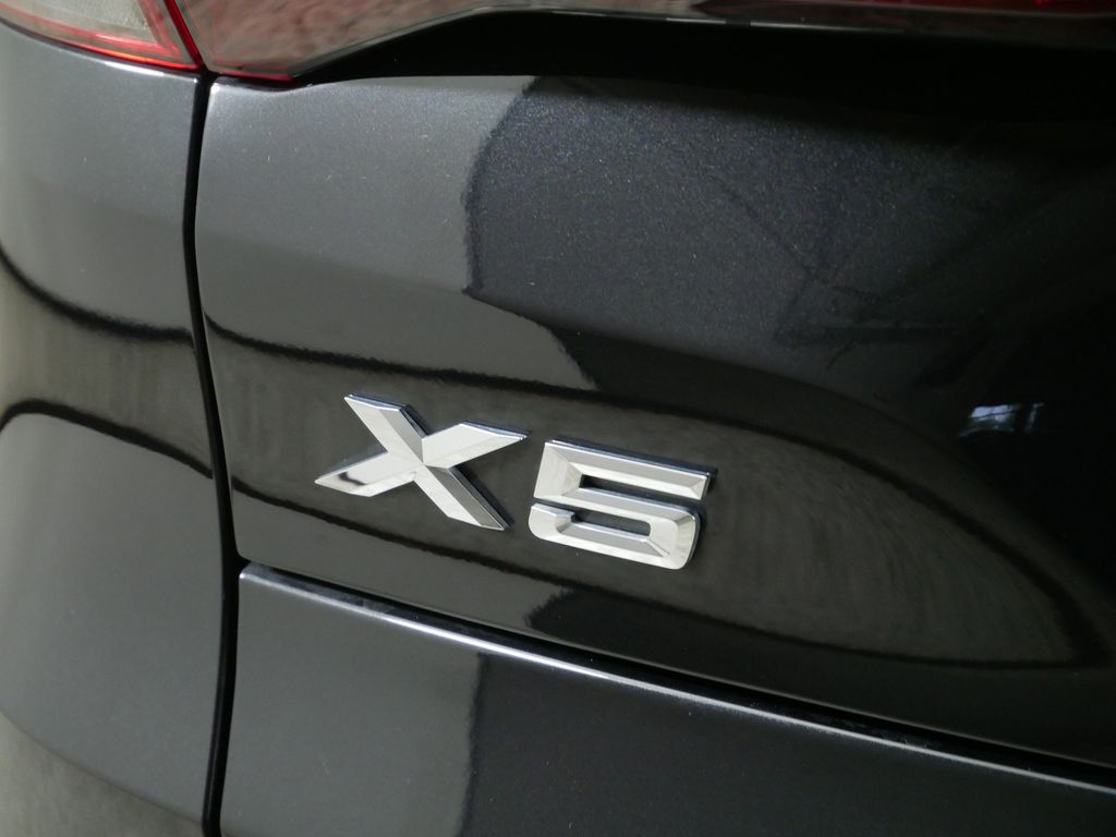 Thumbnail: 2021 BMW X5 - 15