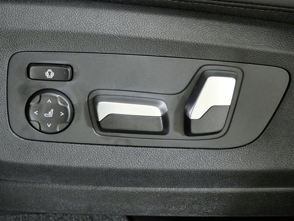 Thumbnail: 2026 BMW X5 - 42