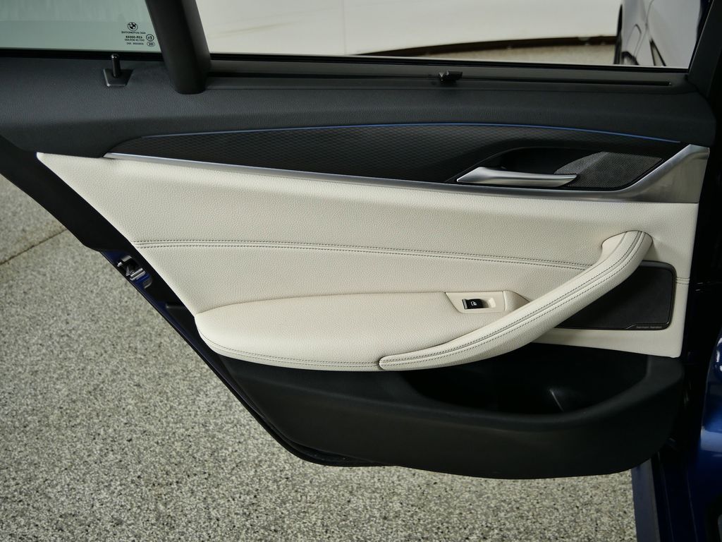 Thumbnail: 2023 BMW 5 Series - 34