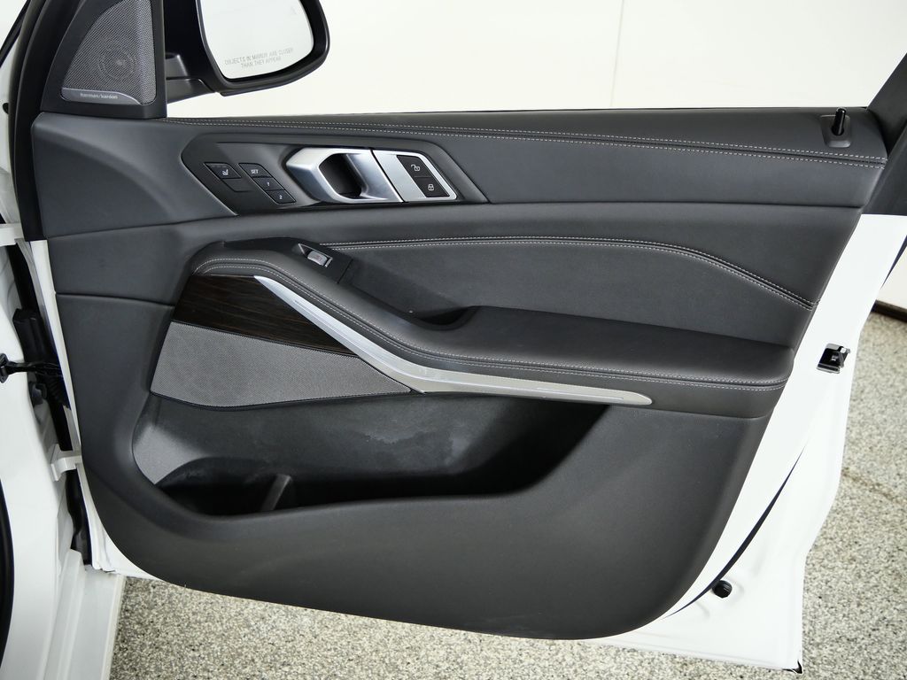 Thumbnail: 2024 BMW X7 - 23