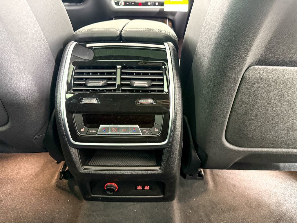 Thumbnail: 2026 BMW X7 - 30