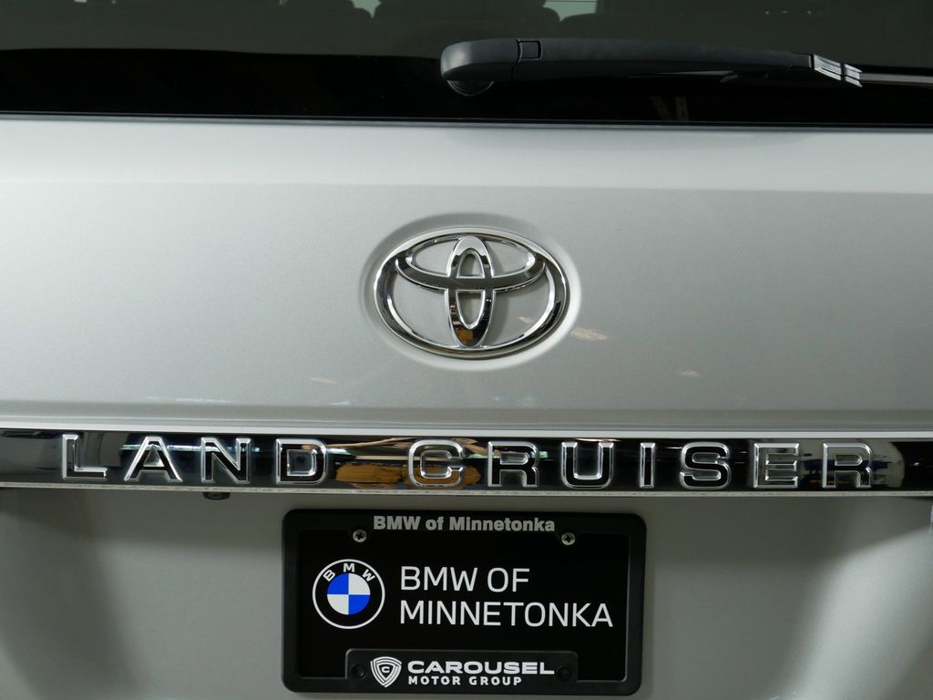 Thumbnail: 2016 Toyota Land Cruiser - 11