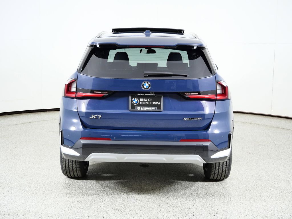 Thumbnail: 2026 BMW X1 - 10