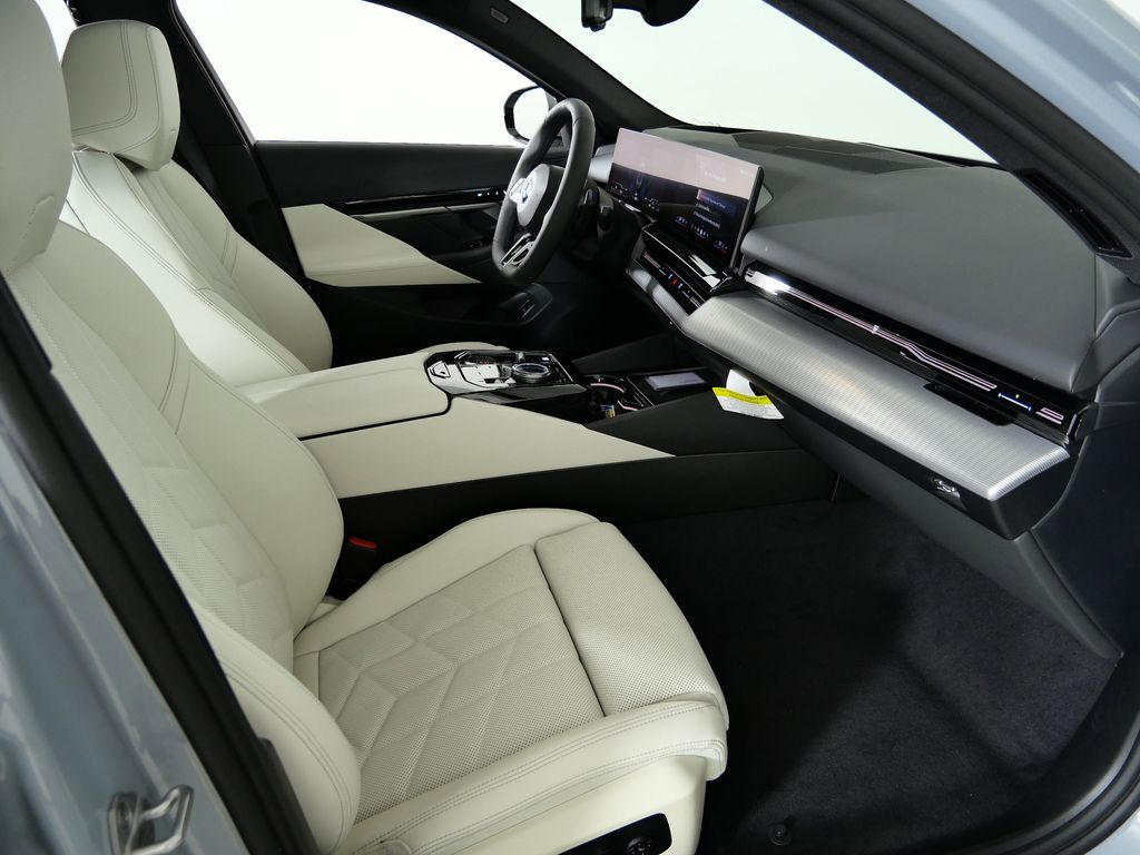 Thumbnail: 2026 BMW 5 Series - 20