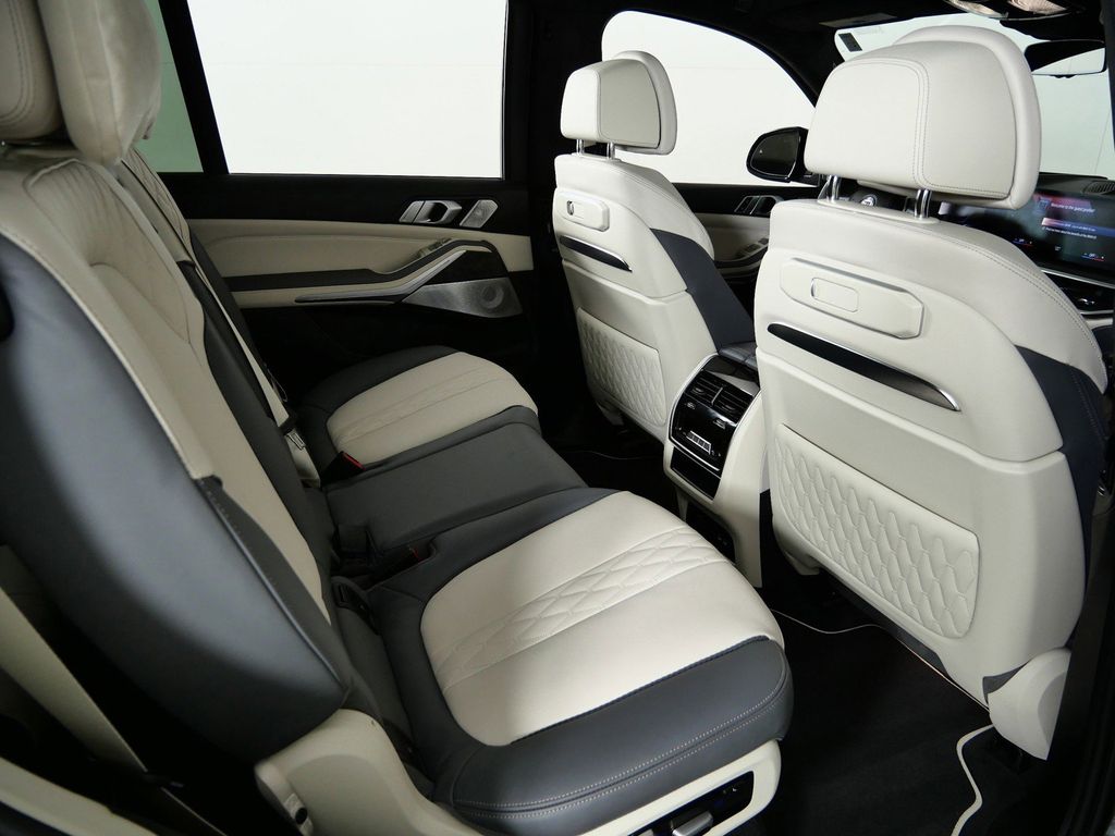 Thumbnail: 2023 BMW X7 - 30