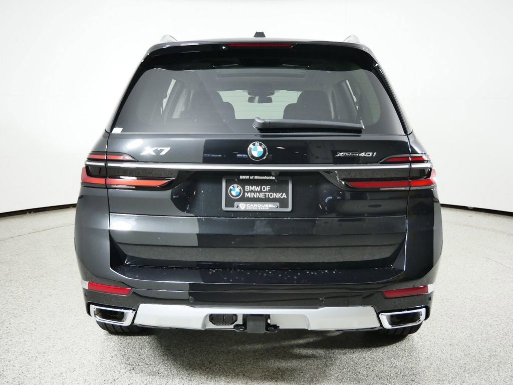 Thumbnail: 2025 BMW X7 - 11