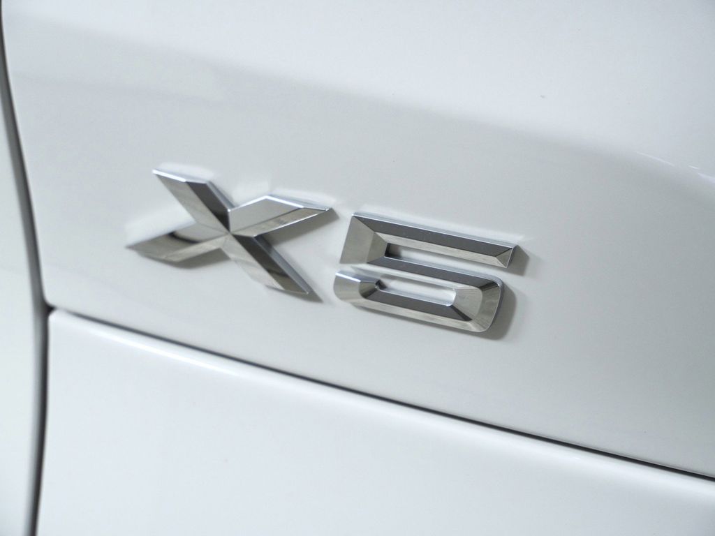 Thumbnail: 2026 BMW X5 - 13