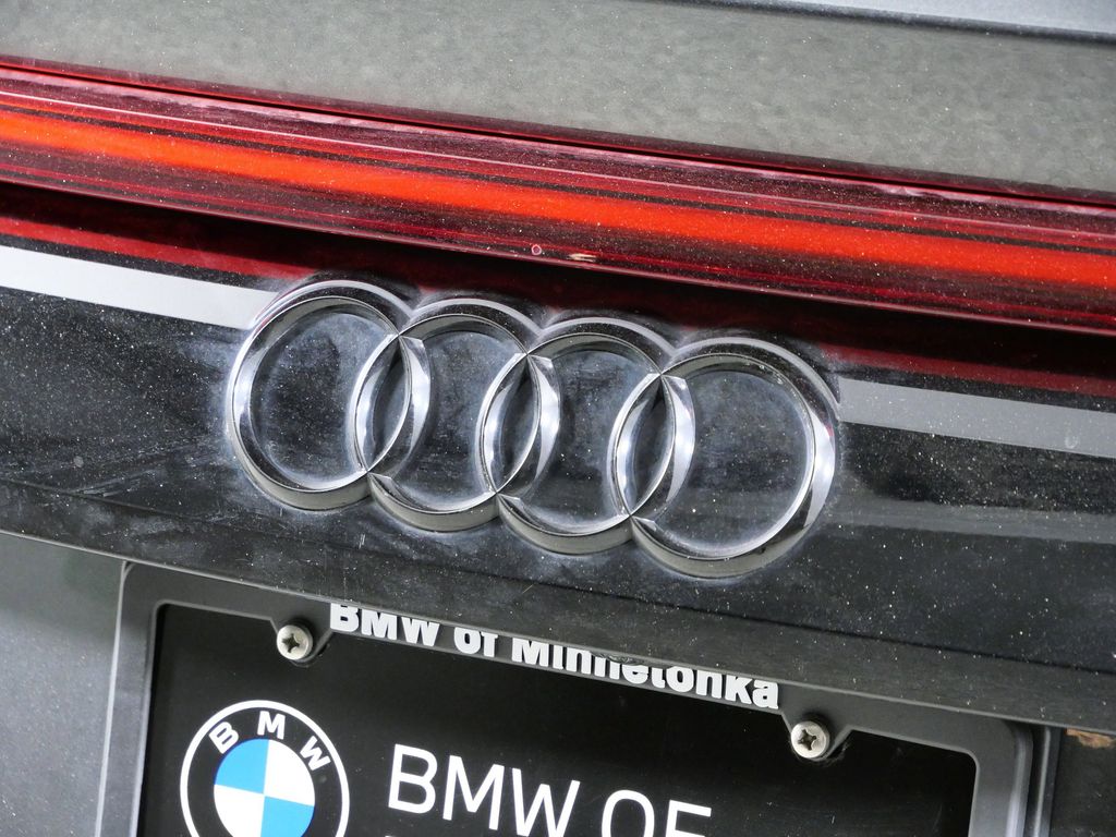 Thumbnail: 2023 Audi SQ8 - 12