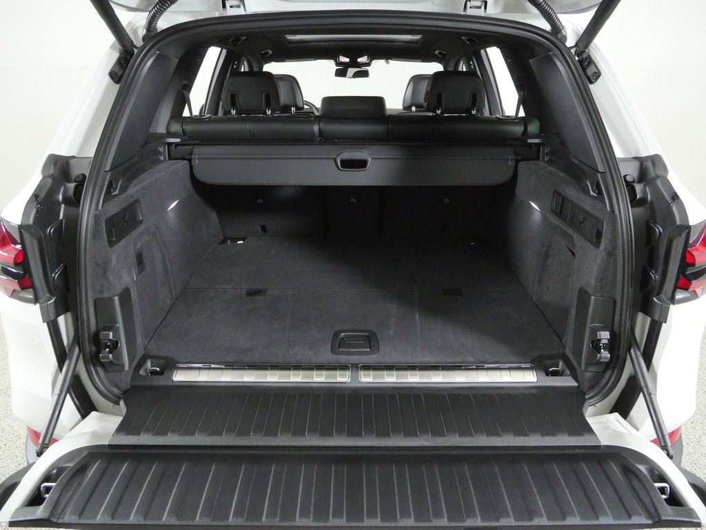 Thumbnail: 2026 BMW X5 - 28