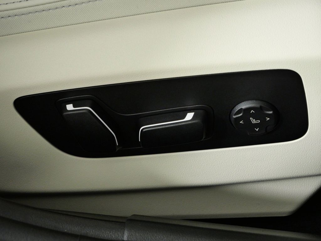 Thumbnail: 2026 BMW 5 Series - 22