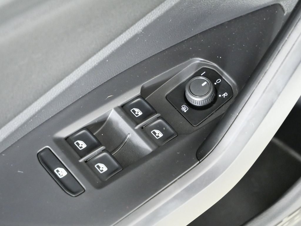 Thumbnail: 2019 Volkswagen Jetta - 33