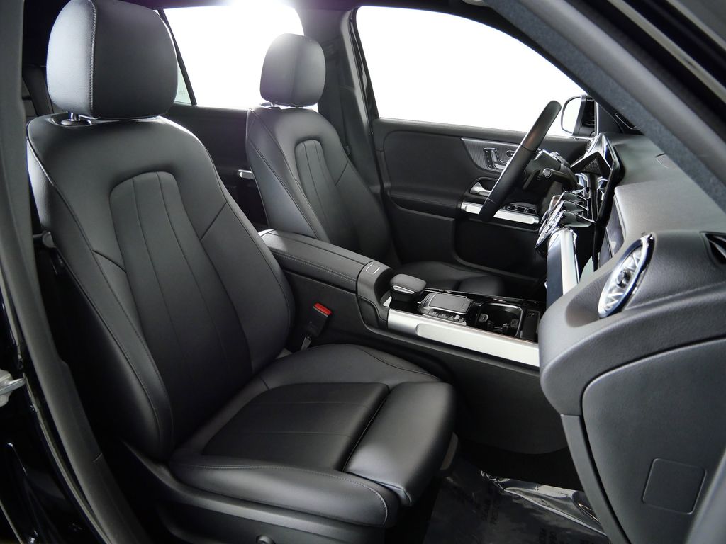 Thumbnail: 2022 Mercedes-Benz EQB - 22