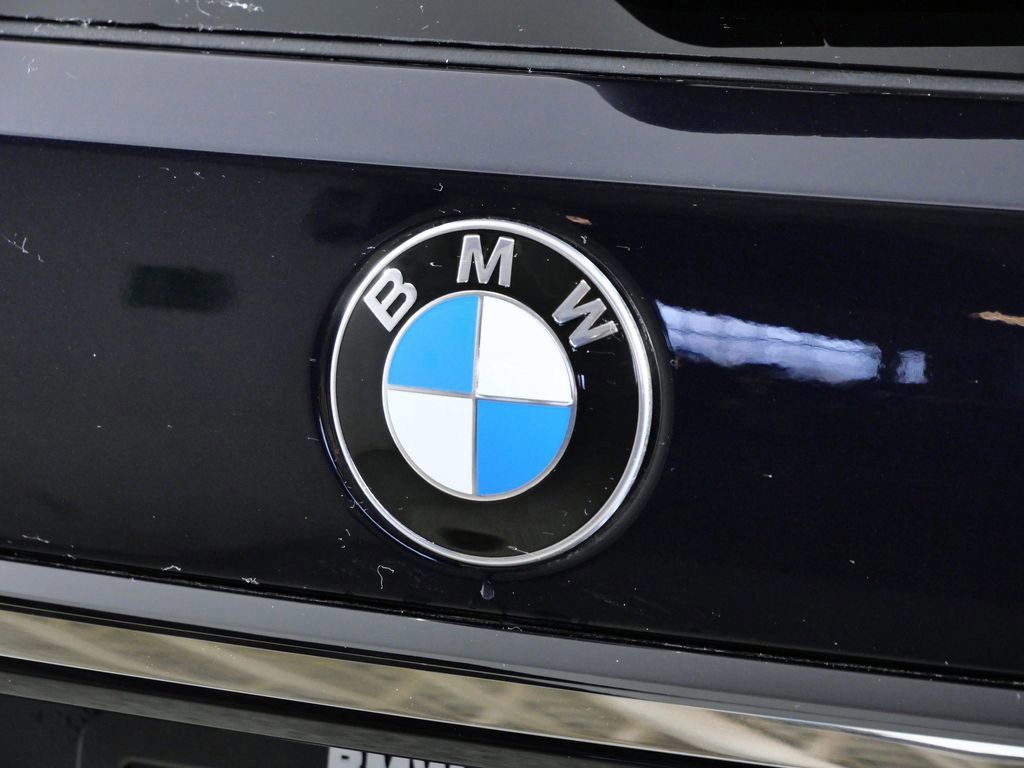 Thumbnail: 2026 BMW X7 - 12