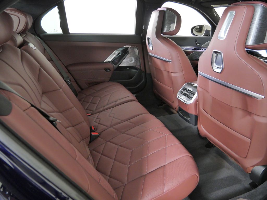 Thumbnail: 2023 BMW 7 Series - 31