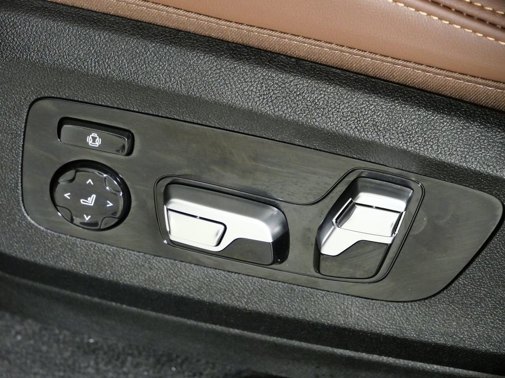 Thumbnail: 2026 BMW X7 - 42