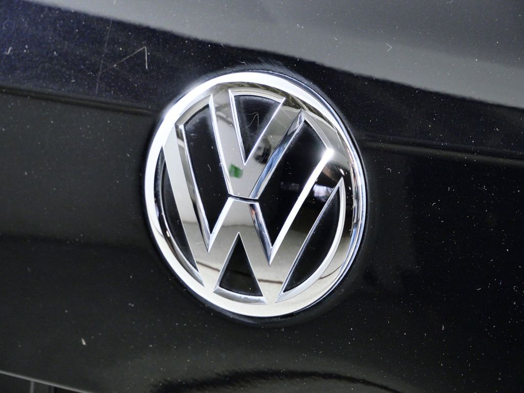 Thumbnail: 2021 Volkswagen Tiguan - 12