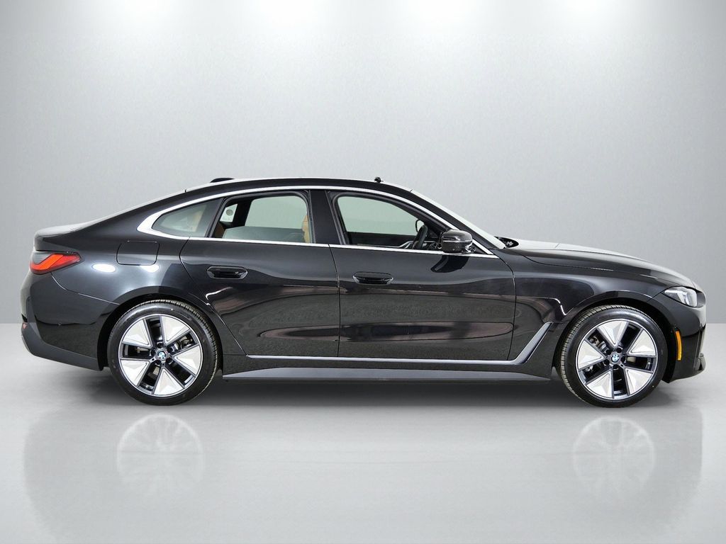 Thumbnail: 2026 BMW i4 - 8