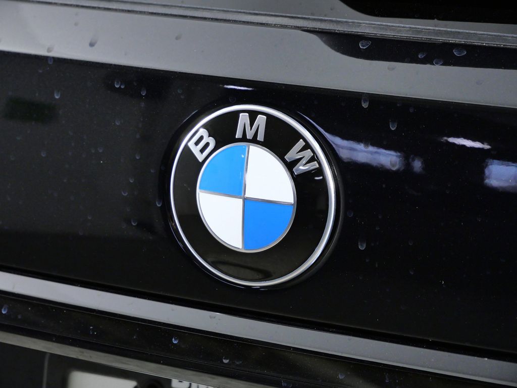 Thumbnail: 2026 BMW X7 - 11