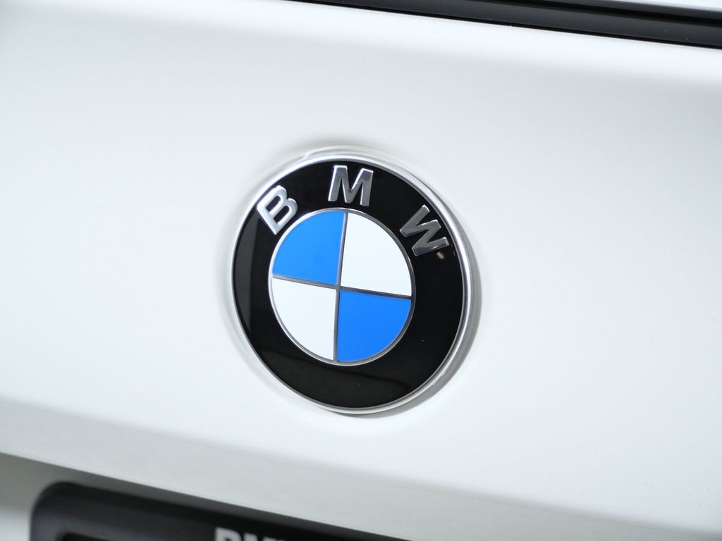 Thumbnail: 2026 BMW M5 - 12