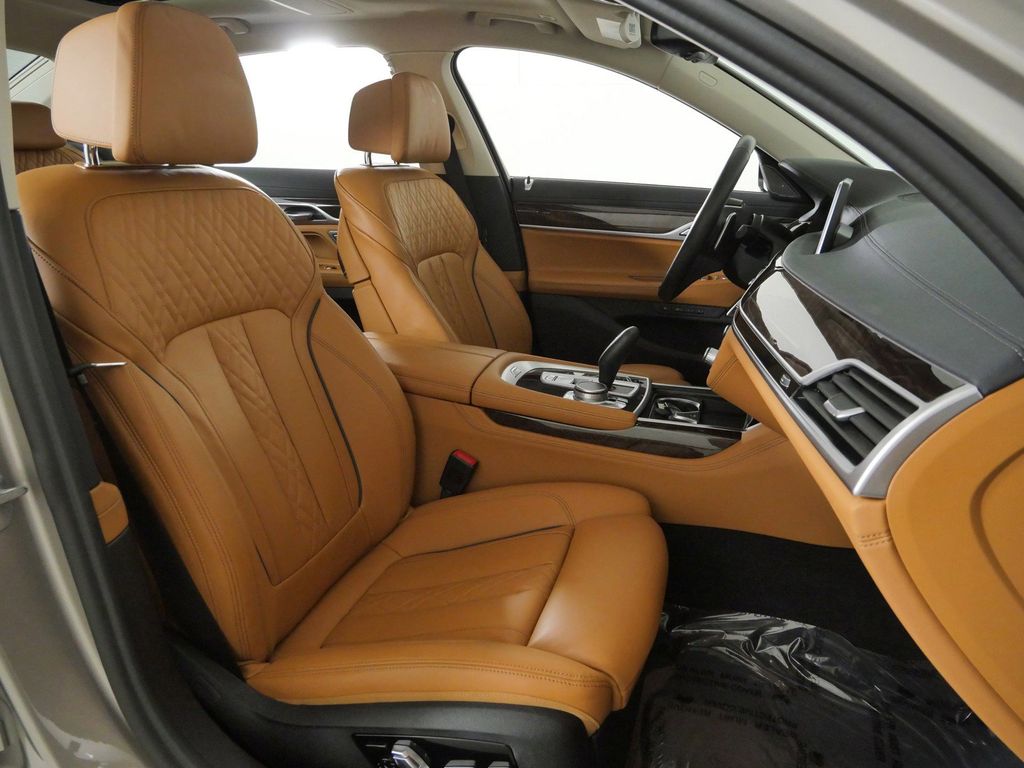 Thumbnail: 2022 BMW 7 Series - 25