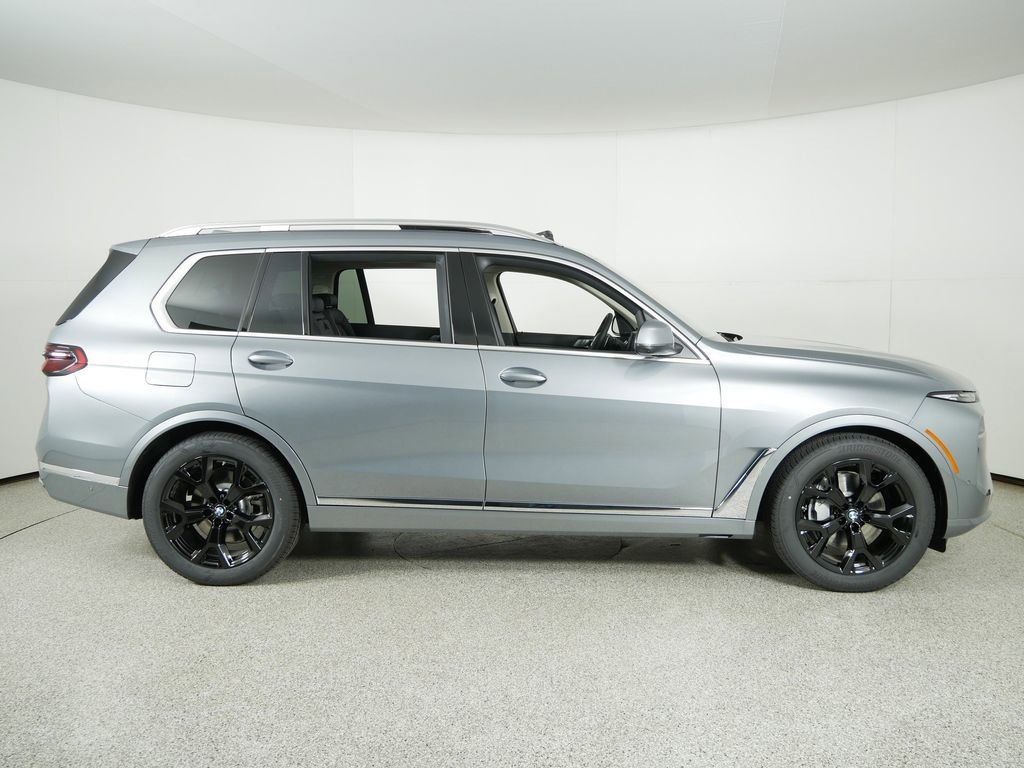Thumbnail: 2026 BMW X7 - 9