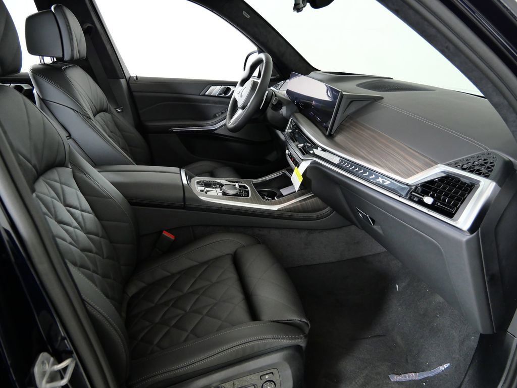Thumbnail: 2026 BMW X7 - 22