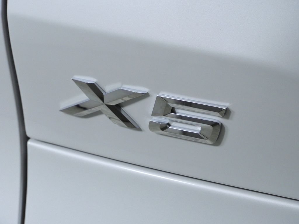 Thumbnail: 2026 BMW X5 - 13