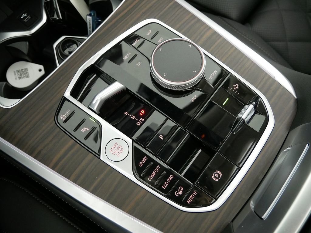 Thumbnail: 2026 BMW X7 - 49