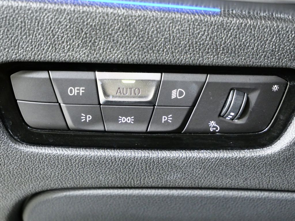 Thumbnail: 2021 BMW 3 Series - 40