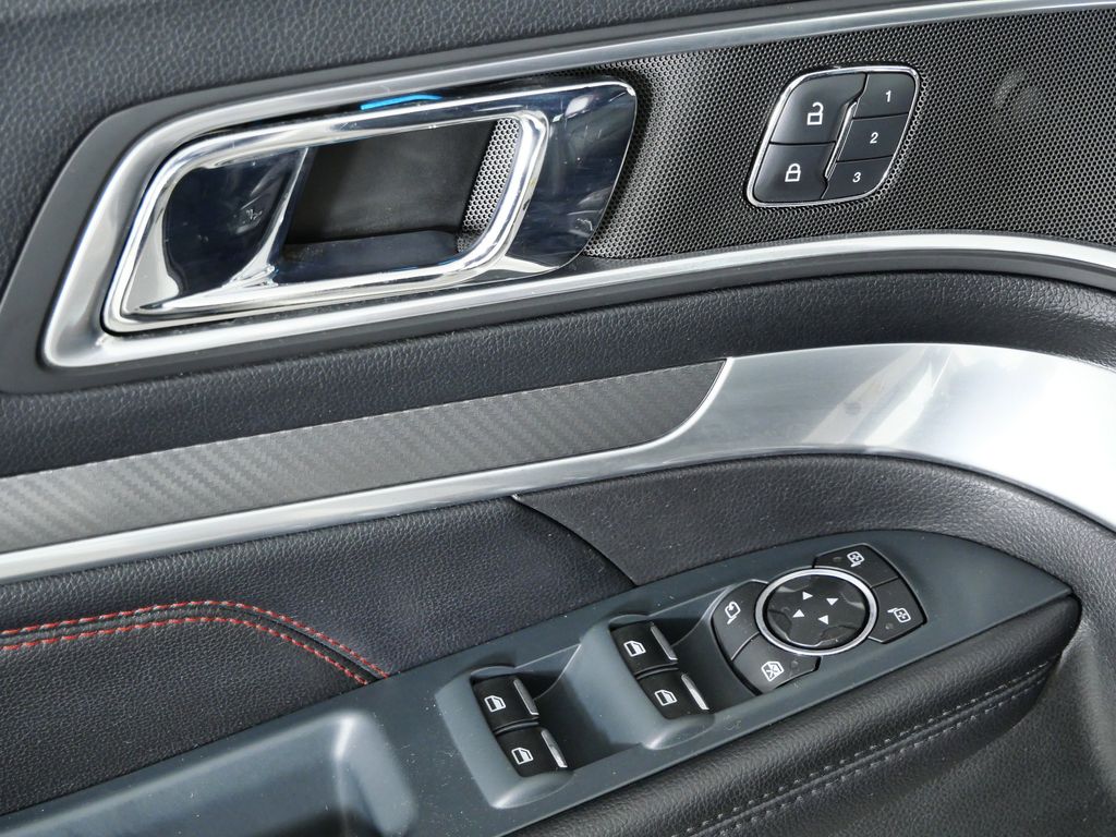 Thumbnail: 2016 Ford Explorer - 39