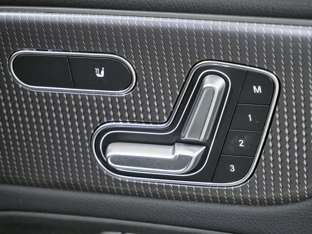 Thumbnail: 2022 Mercedes-Benz EQB - 23