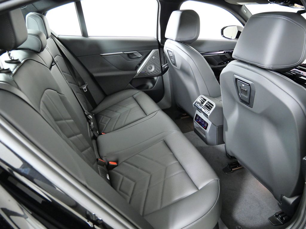 Thumbnail: 2026 BMW 5 Series - 25