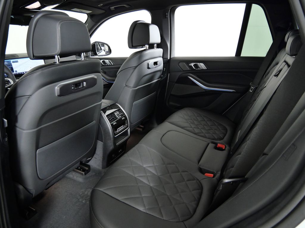 Thumbnail: 2026 BMW X5 - 32