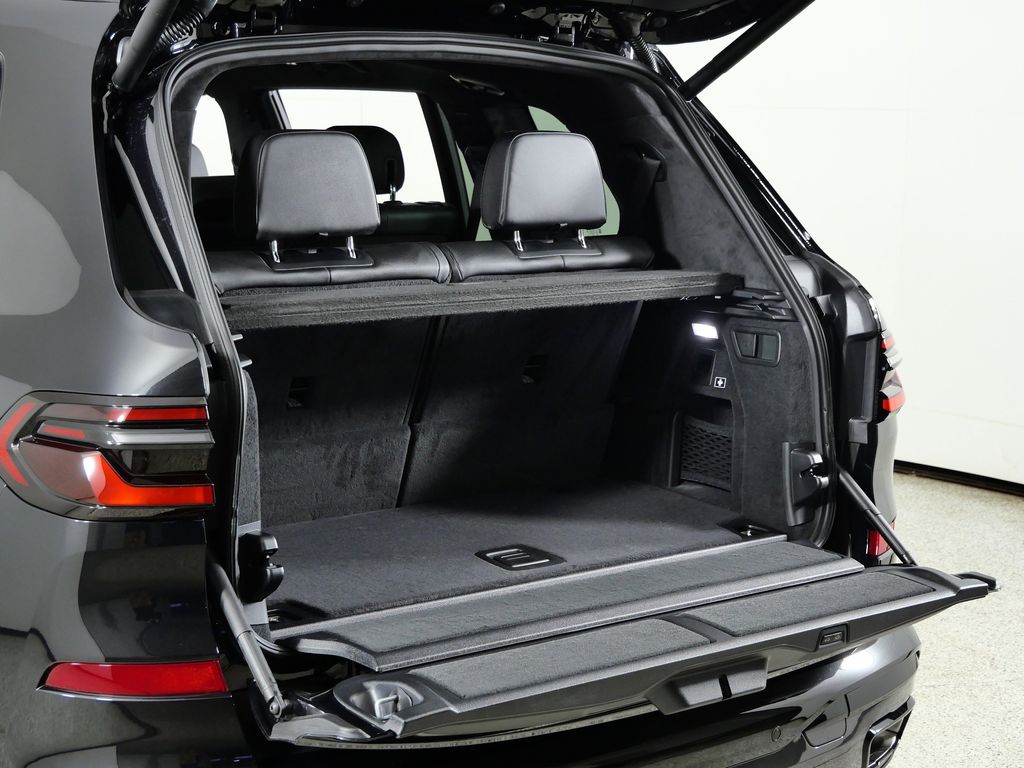 Thumbnail: 2026 BMW X7 - 31